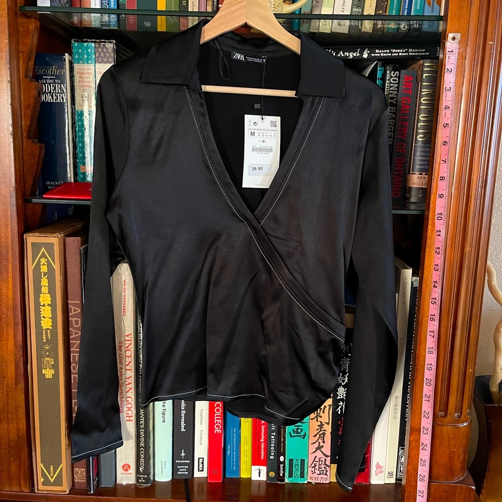 NWT Women V-Neck Dress Shirt size M